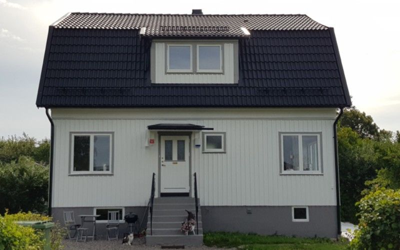 Byte av mansardtak & takfönster på villa. Stenungsund, Kåkenäs