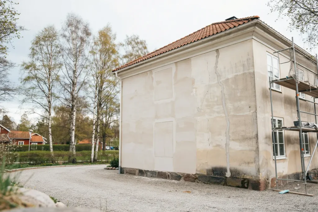 fasadrenovering och putsa fasad s lyfter du husets utseende och skyddar det f r framtiden